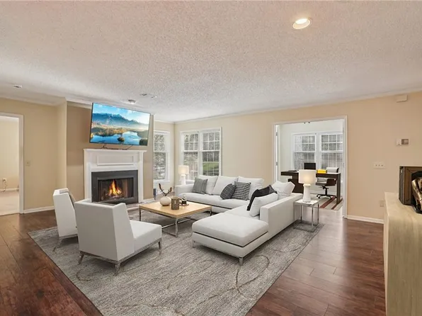 208 Bainbridge Dr, Sandy Springs, GA 30327