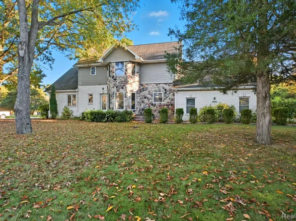 3590 Habitat Trl, Pinckney, MI 48169