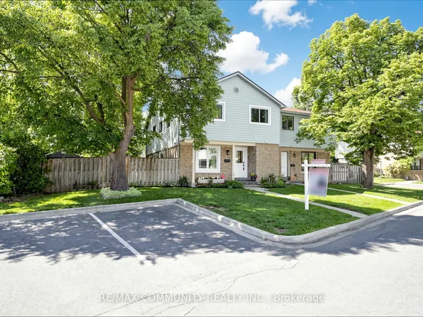 6540 Falconer Dr #126, Mississauga, ON L5N 1M1