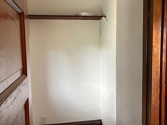 Side entryway from Kitchen