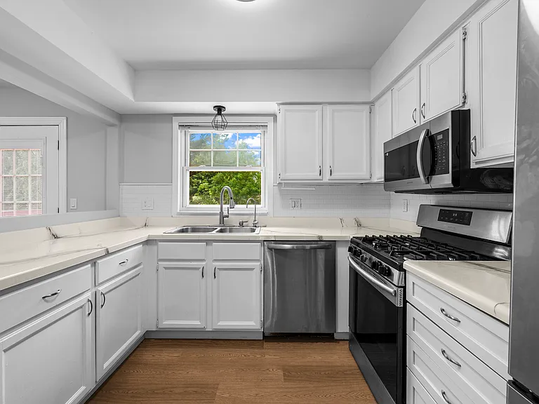 13428 Sequoia Ln — Photo 31