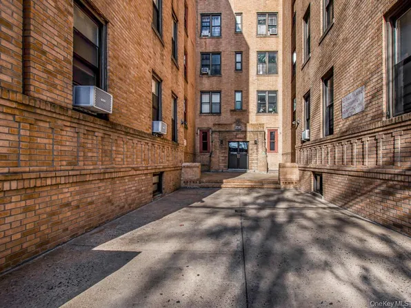 829 Adee Avenue #2L, Bronx, NY 10467