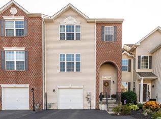 5388 Spring Ridge Dr W, Macungie, PA 18062