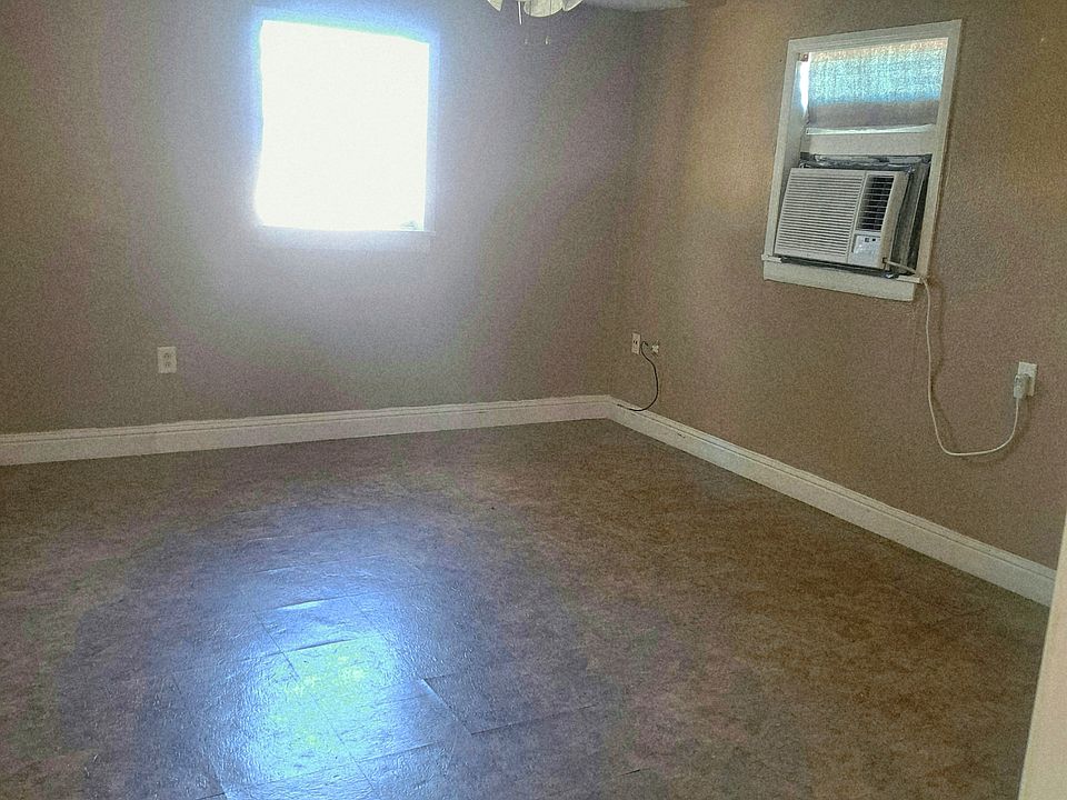 Living Room, 10,000 BTU with remote and wifi control, AC and Heat. Economy setting allows the unit is kick on and off once the desired temperature is reached.
