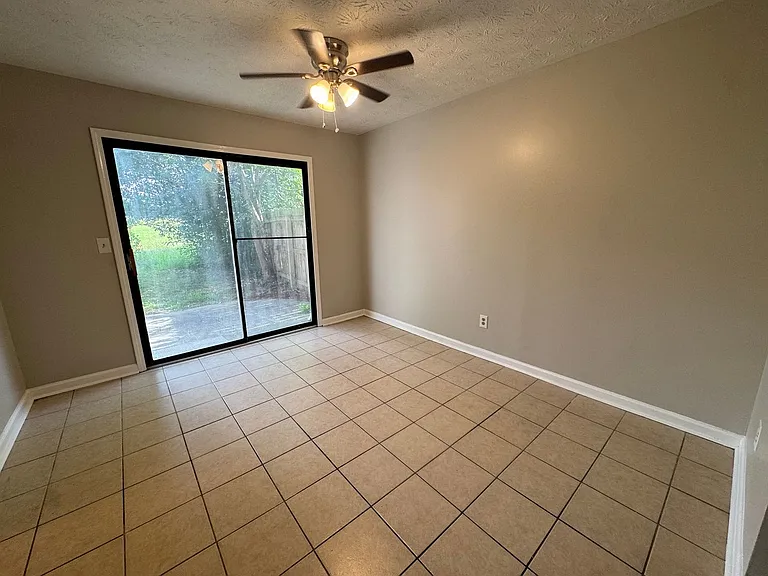 2704 Greystone Pl — Photo 7