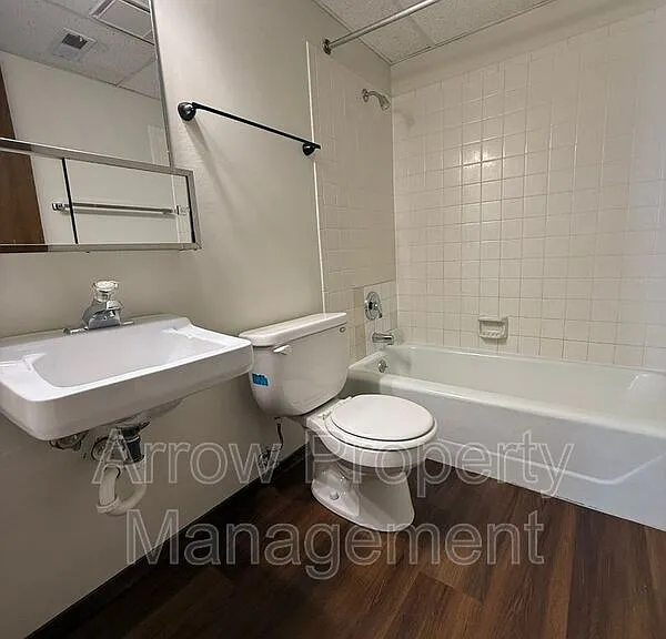 1411 D St #5 — Photo 3