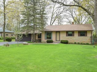 1411 S Sherwood Dr, New Berlin, WI 53151
