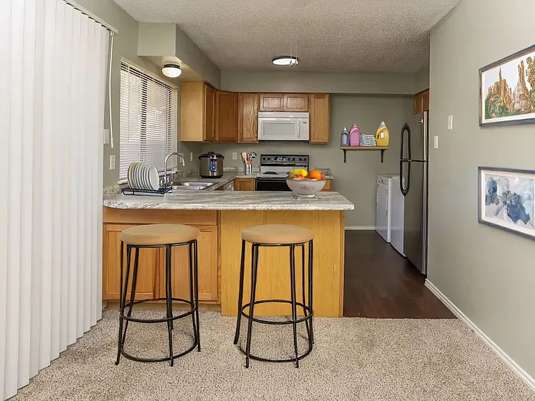 Northview Condominiums — Photo 17