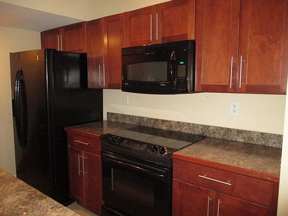 2nd image of 625 High St APT B