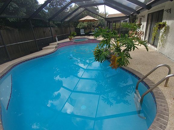 2nd image of 10118 SW 53rd Ct