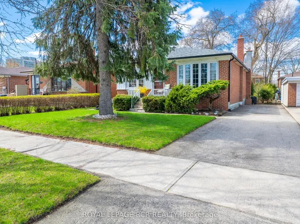 32 Beacon Rd, Toronto, ON M1P 1G7