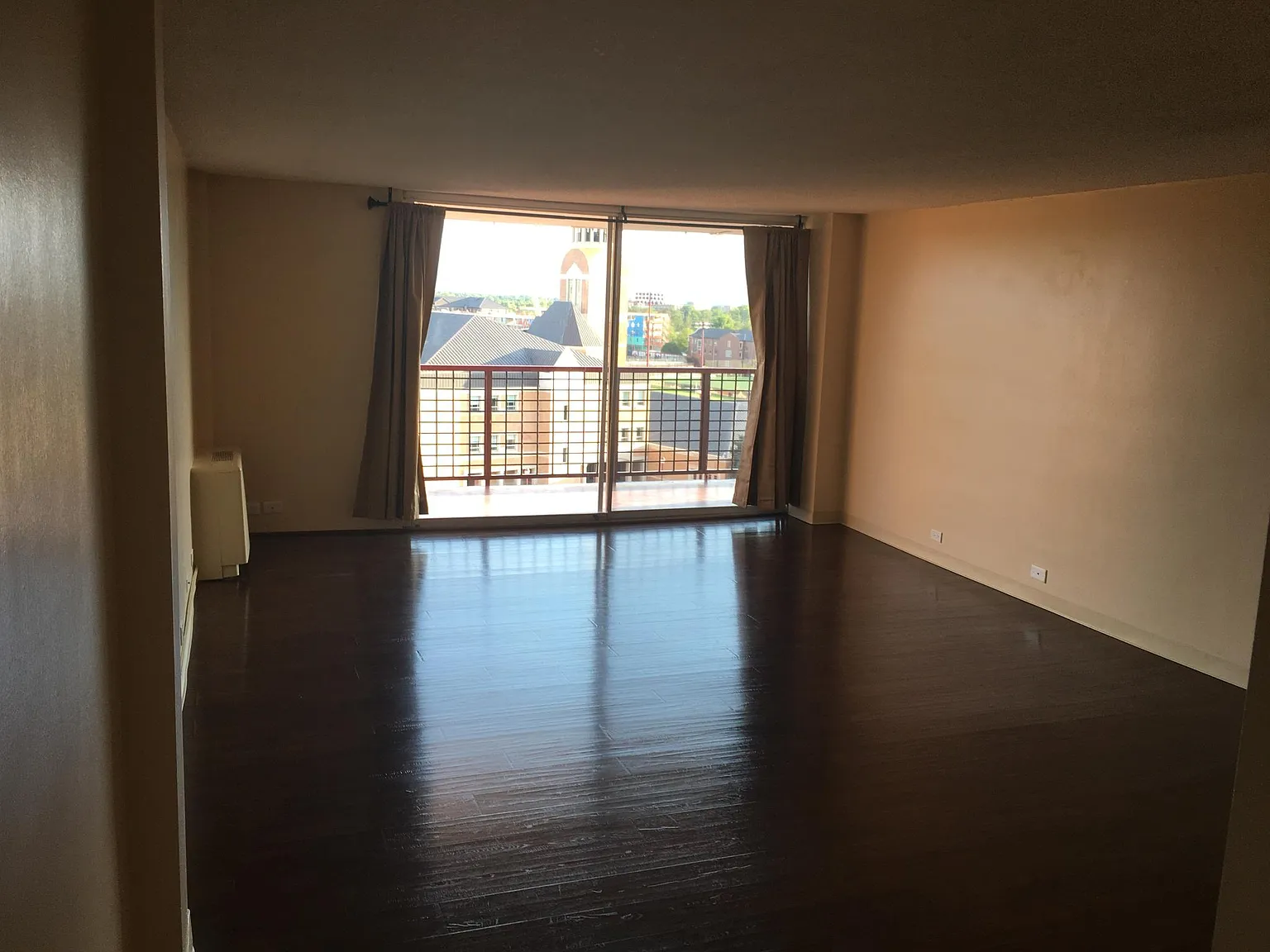 2 bed, 936 sqft, $1,899 — Photo 2