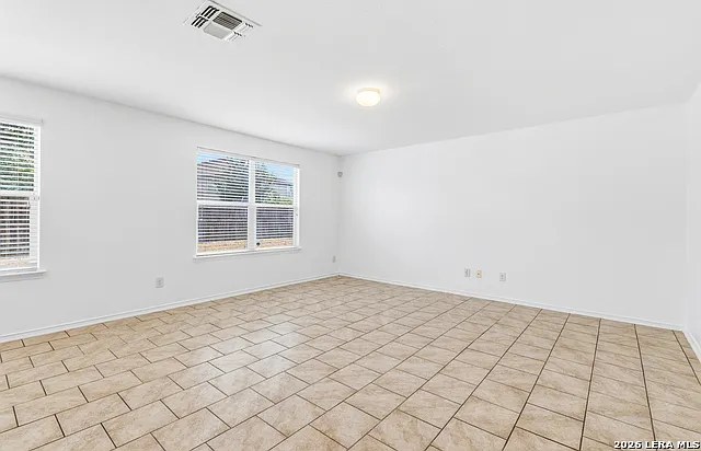 3 bed, 2.5 bath, 2082 sqft, $1,800 — Photo 3