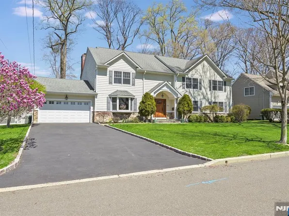 956 Amaryllis Ave, Oradell, NJ 07649