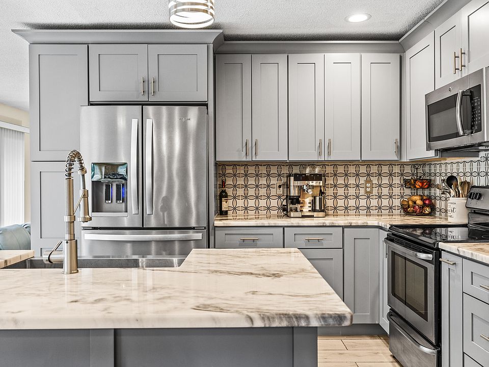 1st image of 221 Riderwood Dr