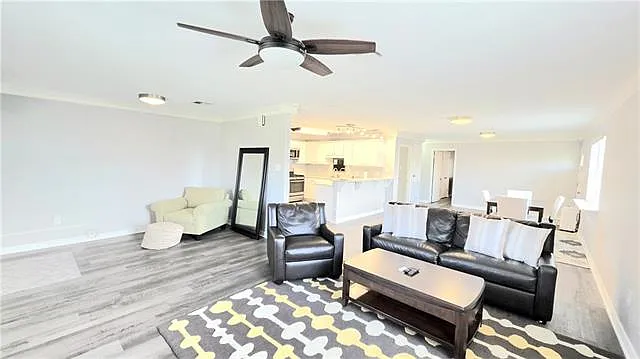 3 bed, 2.0 bath, 1728 sqft, $2,100 — Photo 3