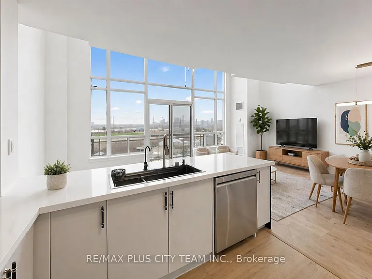 1720 Eglinton Ave E #812 — Photo 8