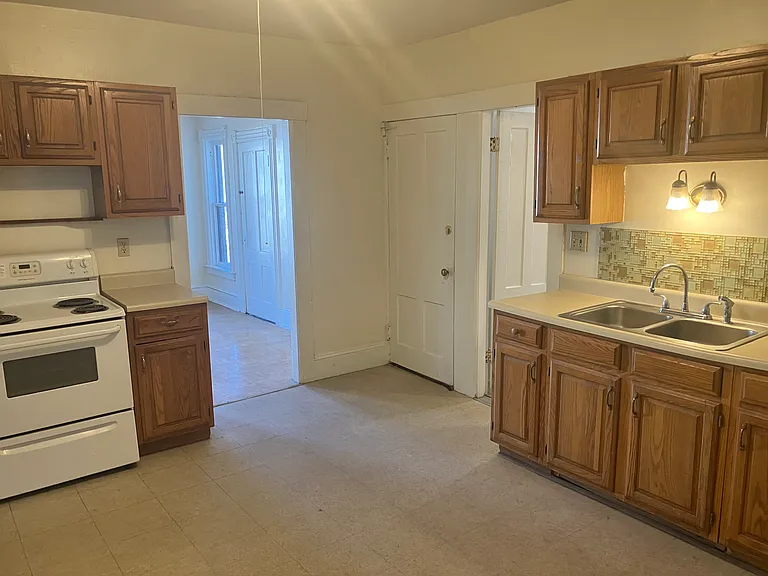 11 Pleasant St #4 — Photo 8