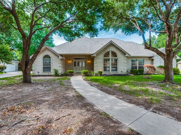 6408 Royal Ct, North Richland Hills, TX 76180