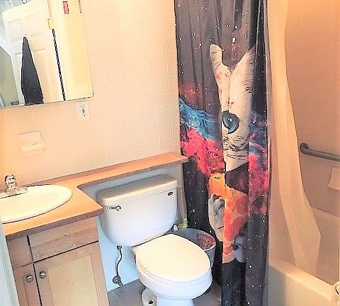2nd image of 2522 14th Pl APT 1F