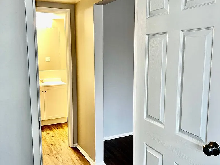 915 Heritage Ct #202 — Photo 6