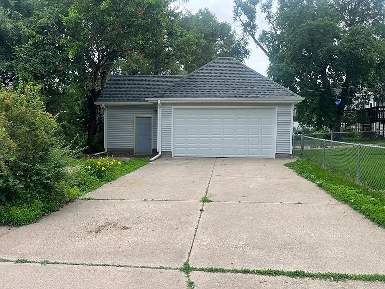 2356 S 35th Ave — Photo 6