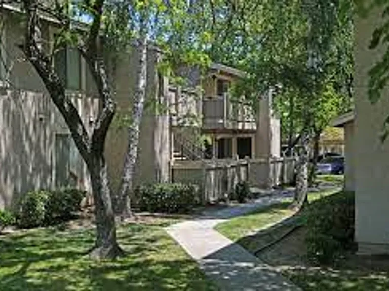 7475 Stockton Blvd — Photo 4
