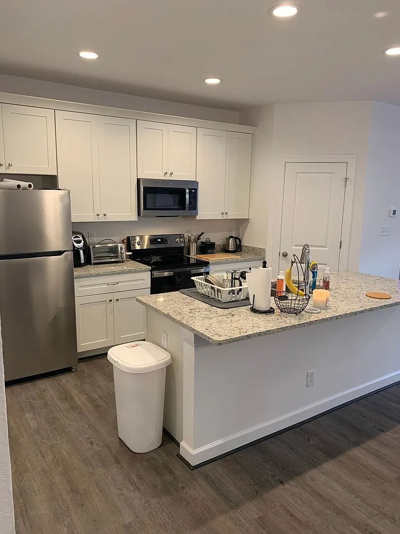 Three Bedroom Available — Photo 3