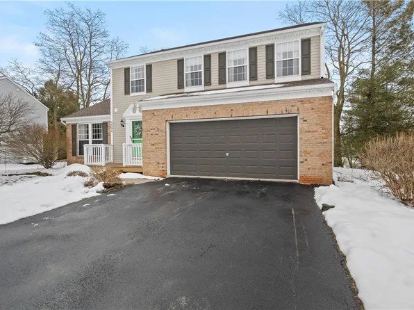 3394 Autumn Wood Dr, Macedon, NY 14502