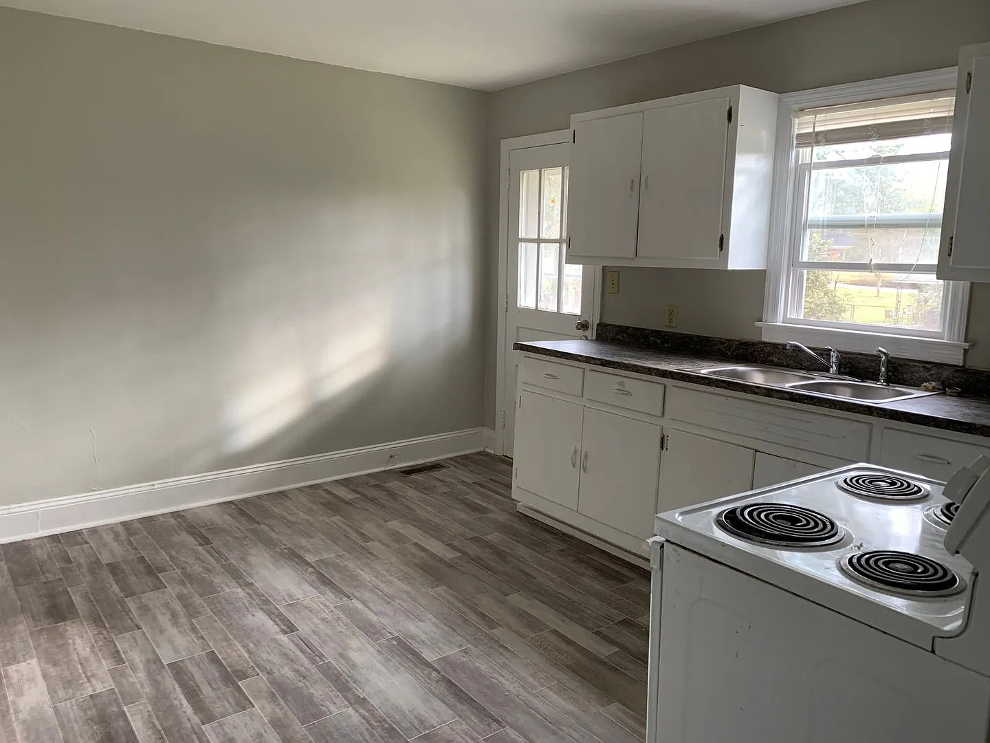 2223-B Ireland Drive — Photo 4