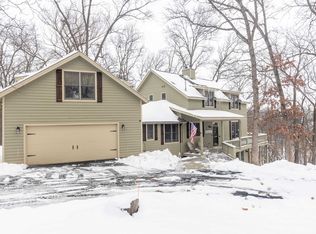 2 Canton Ct, Galena, IL 61036