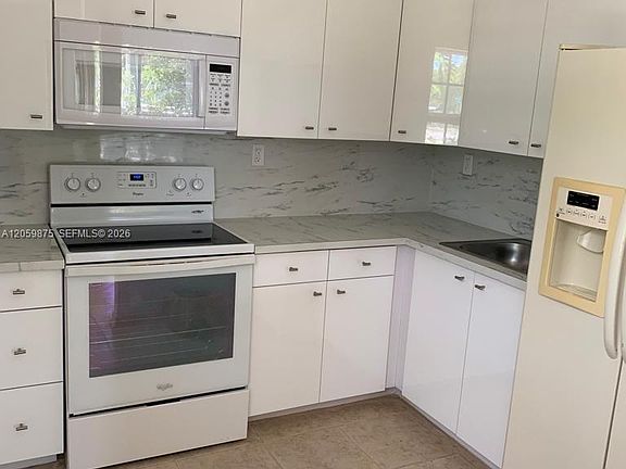 2nd image of 1471 NE 170th St APT 123A