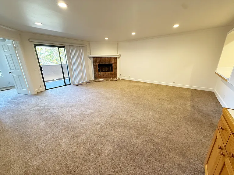 8880 Villa La Jolla Dr #214 — Photo 3