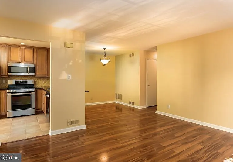 140B Bradford Ct #B — Photo 7