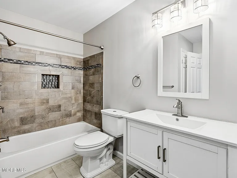 802 Alpine Trl — Photo 22