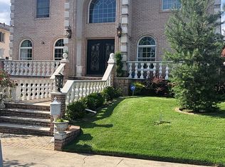 560 Valleyview Pl, Staten Island, NY 10314