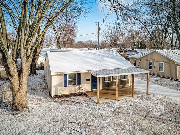 4th image of 4634 Langley Ave