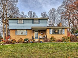 1212 Mountain View Dr, Greensburg, PA 15601