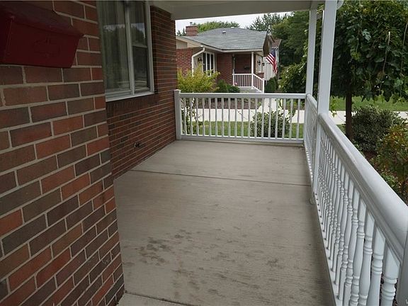 4th image of 296 Cottonwood Dr