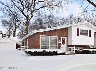 104 N Hickory Ave, Bartlett, IL 60103