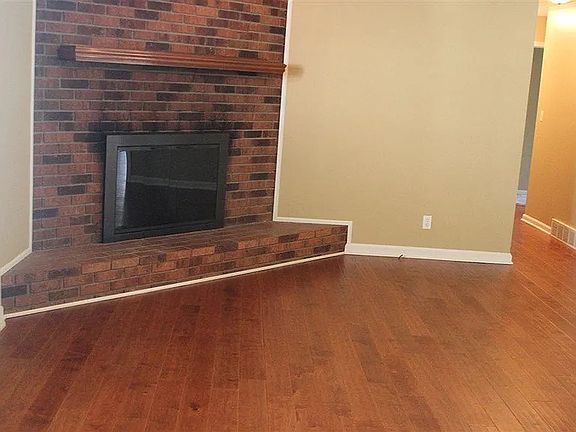 3rd image of 1312 Lois Ln