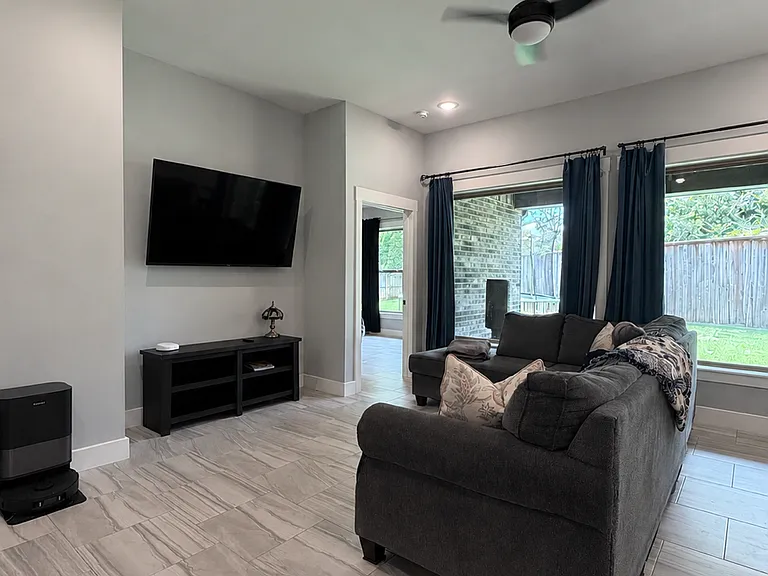 727 Cove Pl — Photo 7