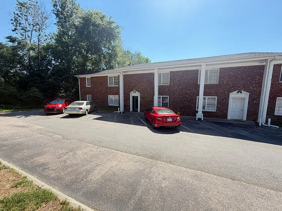 2202 S Main St