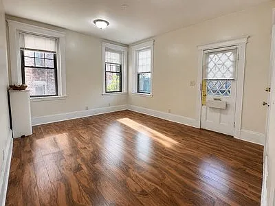 2 bed, 880 sqft, $3,700 — Photo 2