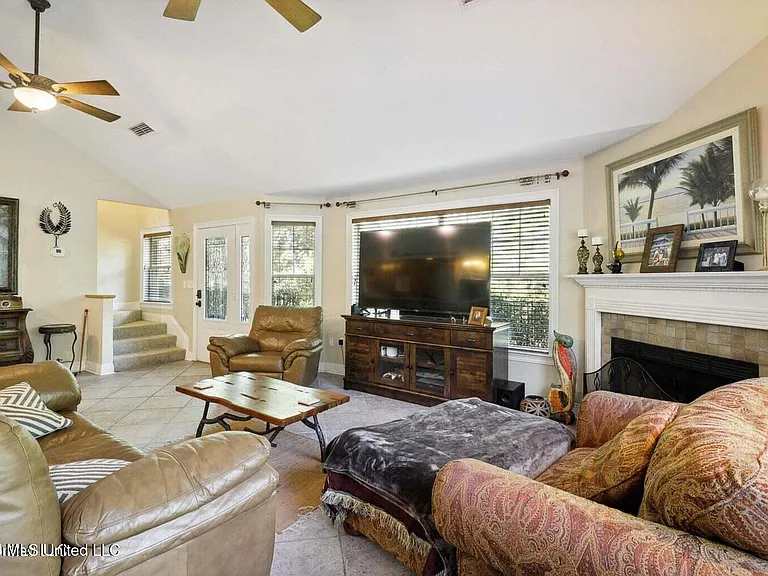 12216 Sandy Hook Ln — Photo 8