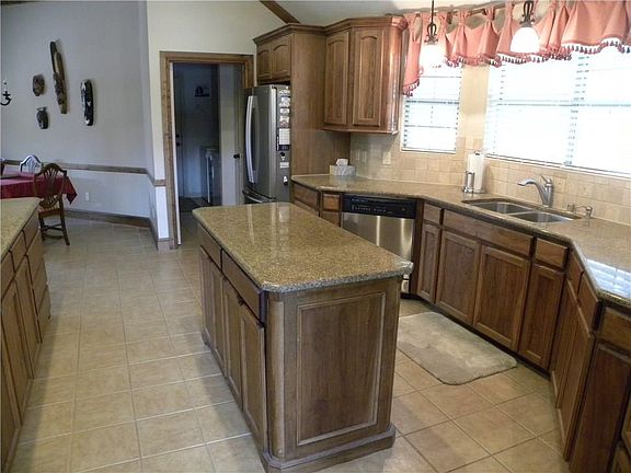 2nd image of 100 Bent Oak Dr