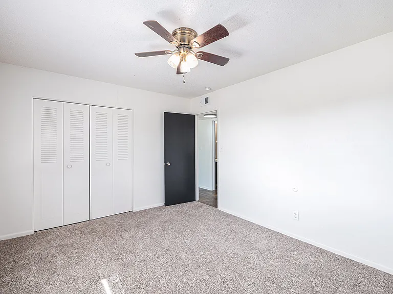 Blue Springs Apartments — Photo 18