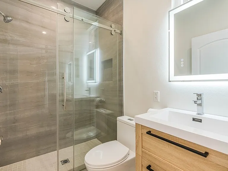 1100 S Highland Ave — Photo 15