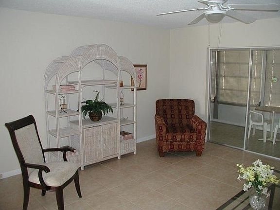 2nd image of 208 Oxford Pl