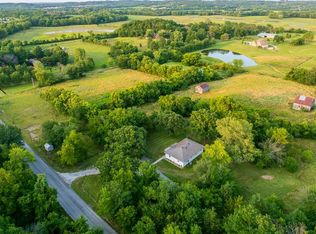 8219 S Hardsaw Rd, Oak Grove, MO 64075